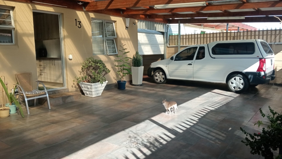 2 Bedroom Property for Sale in Lavender Hill Western Cape
